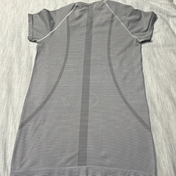 Lululemon Swiftly Top - Picture 2 of 5